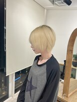 オットット(OttottO)&nbsp;ホワイトブロンドショート