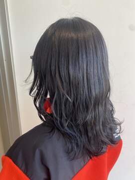アチーブ ヘア デザイン(achieve hair design) ブルーブラック暗髪美シルエットミディ10代20代30代×パーマ風