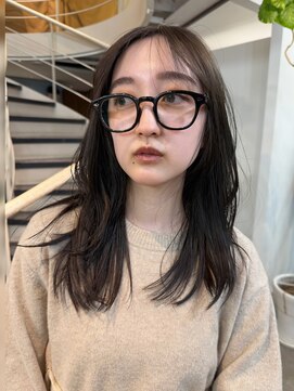 ロライマ 中目黒(roraima) ミディアムロング/ロブ/艶髪/センターパート/アッシュブラウン