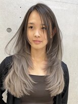 ヨロ 上野(YOLO)&nbsp;ハイライトカラーミルクティーベージュレイヤーカット