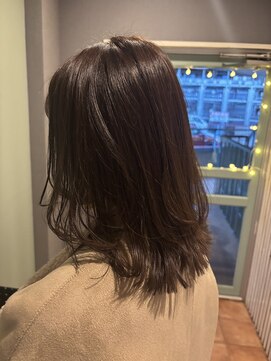 ルポヘアー(Repos Hair) モノトーングレーと外ハネレイヤー