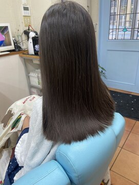 リエットサローネ(Lieto Salone) ミディアムストレートナチュラルで清楚な印象に。