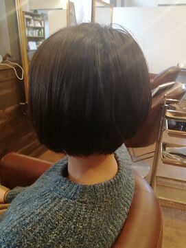 ラボーテ 南大分店(La Beaute') 伸ばしかけでも野暮ったくない重めショートボブスタイル