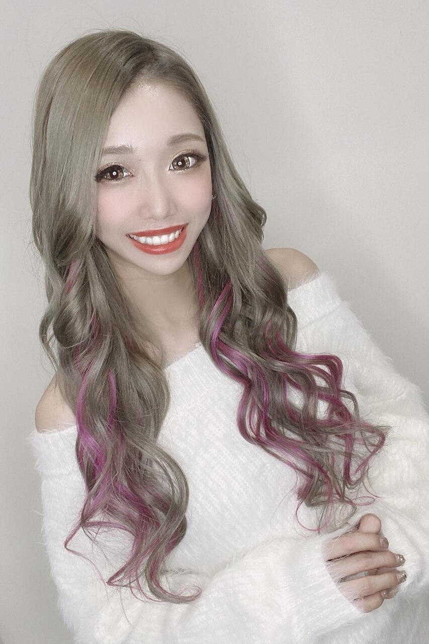 グレー×ピンクメッシュでギャル感UP！/YUDU：L109883893｜ヘアー