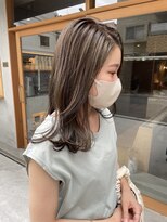 ミー(mii)&nbsp;【mii】ミディアムレイヤー/くびれスタイル/オリーブグレージュ