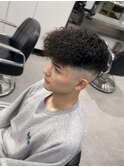 【GROOMER/S 】 クセ活かしスペインカールフェード スタイル