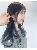 抜け感のあるロングヘア