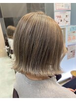 ヴェール(Veil)&nbsp;＠ミルクティーベージュグレージ切りっぱなしボブ外ハネボブ