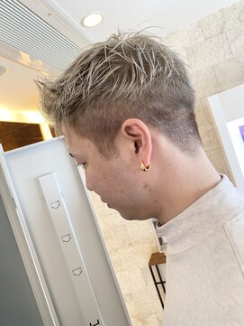 プレフェレプレフェ(prefere prefe) 全頭ブリーチ×シルバーベージュショート