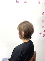 イトウ(ITOH) オリーブベージュ系レイヤーボブ