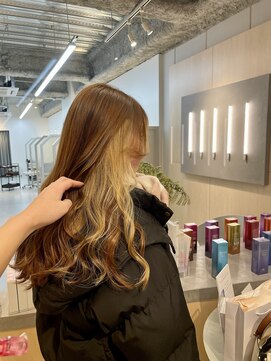 シダ(sida SAIIN) 【西村】20代30代ホワイトベージュイヤリングカラー