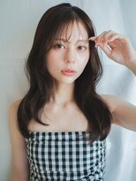 トローノ 栄(TRONO)&nbsp;くびれ巻き レイヤーカット 韓国ヘア シースルーバング ツヤ髪