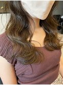 大人かわいい巻き髪ウェーブ　愛されくすみブラウン