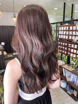 シー 岡崎(,SHE) 黒髪/グレーベージュ/レイヤーロング/前髪パーマ