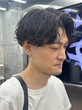 レタッチバイフィフス(RETOUCH by fifth) S字のカールが人気のセンターパート×波巻きスパイラルパーマ