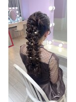 ベティ(Betty)&nbsp;個性的ツイン編みおろし