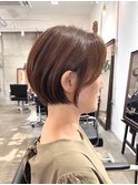 ピンクベージュレイヤーボブニュアンスカラー外ハネボブショート