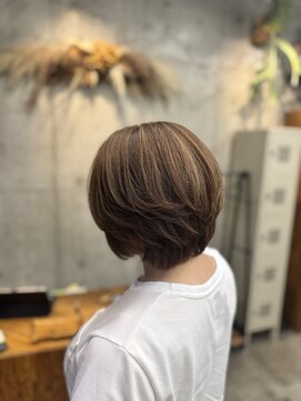 リベルテ(liberte) 白髪ぼかしハイライト×上品ミセスボブ
