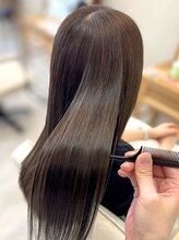 似合わせデザイン×髪質改善ケア。一人ひとりの髪質とお悩みに寄り添い、あなた史上最高の美髪スタイルへ