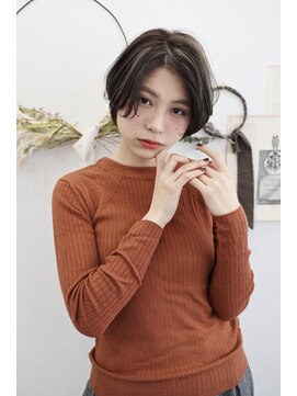 メモリーズ 銀座(Memories) センターパートで簡単スタイリングなショートヘア　銀座駅