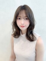 大人ミディアムエギョモリオリーブグレージュ透明感20代30代40代