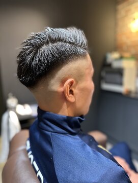 メンズサロン DATE 万博公園店 スキンフェード7/3分け