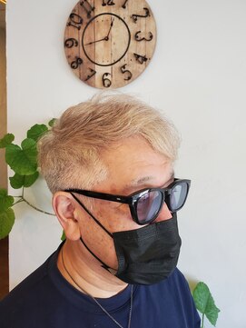 リビングヘアルーム(LIVING HAIR ROOM) アシメショート