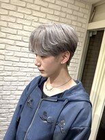 レミー(Remii)&nbsp;毛ながれセンターパート×シルバーカラー【Remii大通】