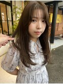 レイヤーカット×オリーブベージュ