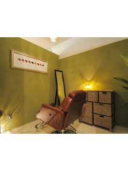 経験豊富なスタイリストが丁寧なカウンセリングで、あなたらしさを最大限に引き出します。