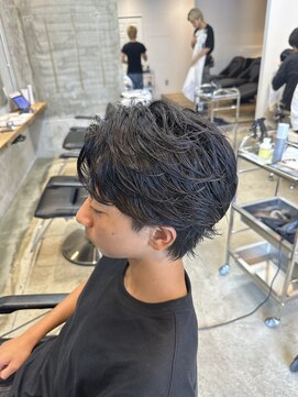 リット(lit.) MEN’S HAIR/ブルーブラック/フェザーパーマ/守谷