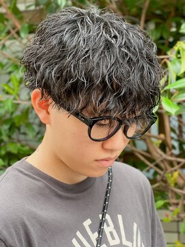 エルマーク 梅田(L-MARK) 波巻きパーマ/スパイラルパーマ/メンズ/眉毛/短髪/サーフカール