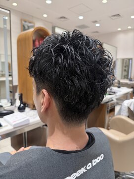 ピークアブー アヴェダ ギンザシックス(PEEK-A-BOO AVEDA GINZASIX) メンズショートパーマ/ビジネスヘア/メンズ刈り上げパーマ