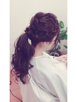 イッツヘアー(IT'S HAIR) ルーズな編み込みポニー