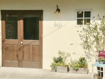 ビジ(biji)の写真/心地よい距離感を保った丁寧なおもてなし。bijiに行くとホッとできる…♪ゆったりと落ち着くサロンタイムを