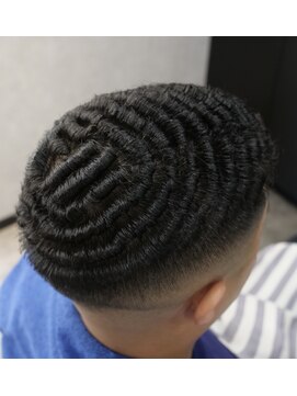 ニューオールド 三軒茶屋(NEW OLD) スキンフェード+アイロンパーマ(濡れパン)