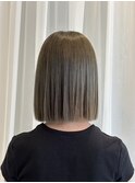 切りっぱなしボブ×オリーブベージュ