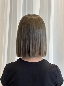 ビーエリアプレミアータ(BE AREA PREMIATA) 切りっぱなしボブ×オリーブベージュ