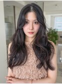 レイヤーカット　ロングかきあげ前髪　黒髪透明感　小顔