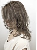 レイヤーカット×ハイライト×ベージュ