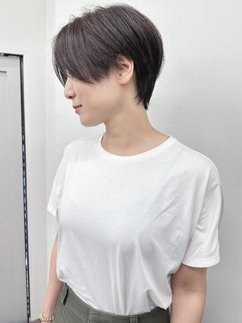 モリオ(morio) ＊前下がりショートハンサムショートセンターパート丸みショート