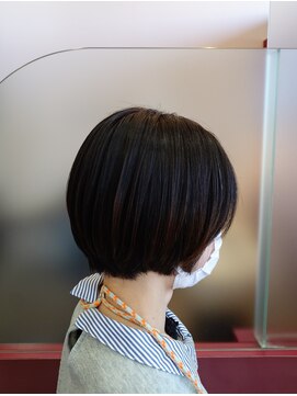ラルーチェ ラスパ御嵩店(La Luce) 丸みシルエットの艶ショートボブ