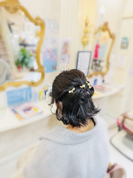 美容室 ティンカーベル ハーフアップ