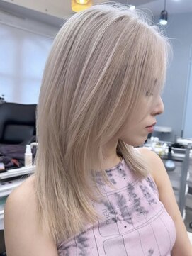 プネル(punel) 原宿 ブロンドベージュ ミルクティー レイヤーカット海外ヘア
