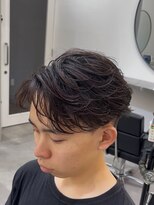 エース(ACES)&nbsp;ニュアンスパーマ/フェザーショートセンターパート/刈り上げ