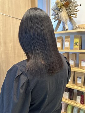 エム バイ ブローチェ(em by BROCHE) 艶髪ストレートヘア 【縮毛矯正】