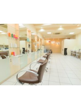 少人数だからこそできる、丁寧なカウンセリングと施術。あなたの髪のお悩みを解決に導いてくれるサロン！