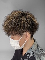 エール(Aile) MEN’SHAIRウルフアッシュブラックカルマパーマベリーショート