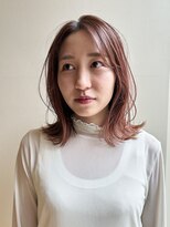 くびれミディアム 外はねボブ ピンクベージュ ハイライトヘア