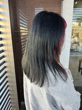 アトリエ エス atelier es HAIRDESIGN こなれセミディ/インナーカラー/イヤリングカラー/レッド赤